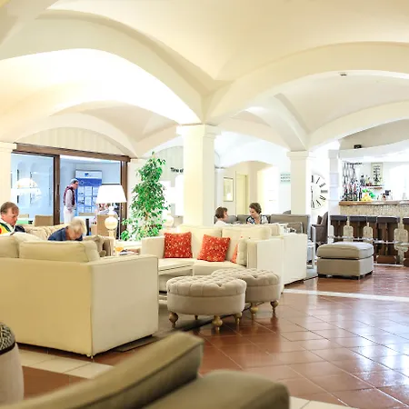 Отель Le Ginestre 4*