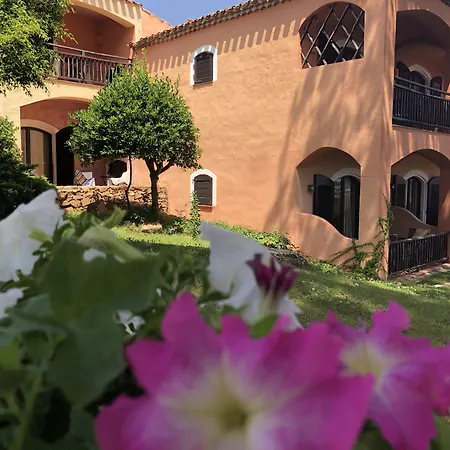 Отель Le Ginestre 4*