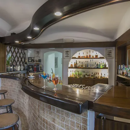 Hotel Le Ginestre 4*